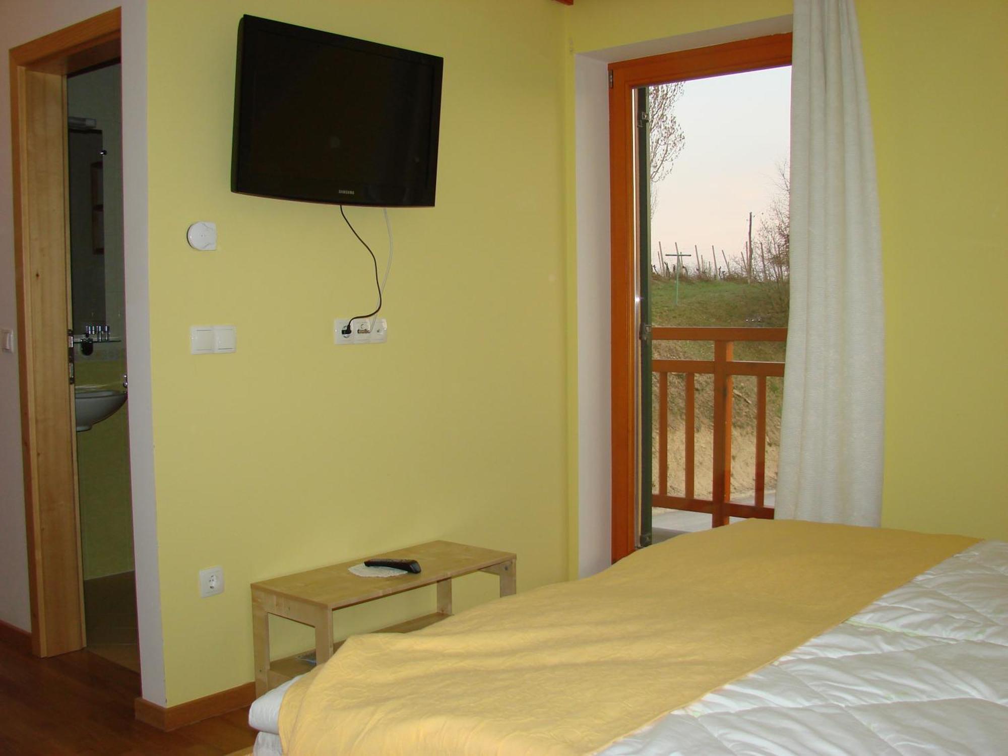 Svecina Farm Stay Jarc Vineyard חדר תמונה