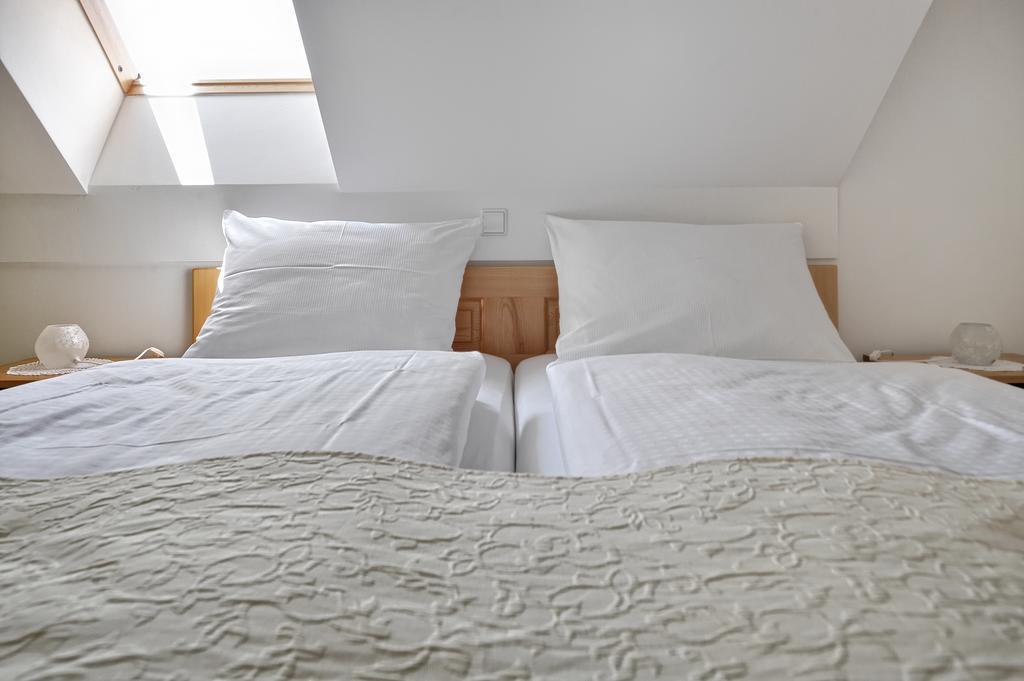 Svecina Farm Stay Jarc Vineyard חדר תמונה