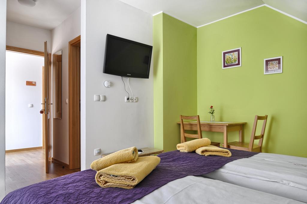 Svecina Farm Stay Jarc Vineyard חדר תמונה